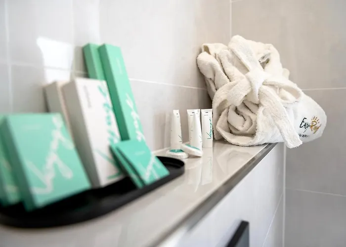 Elegant - Easy - Rent アパート