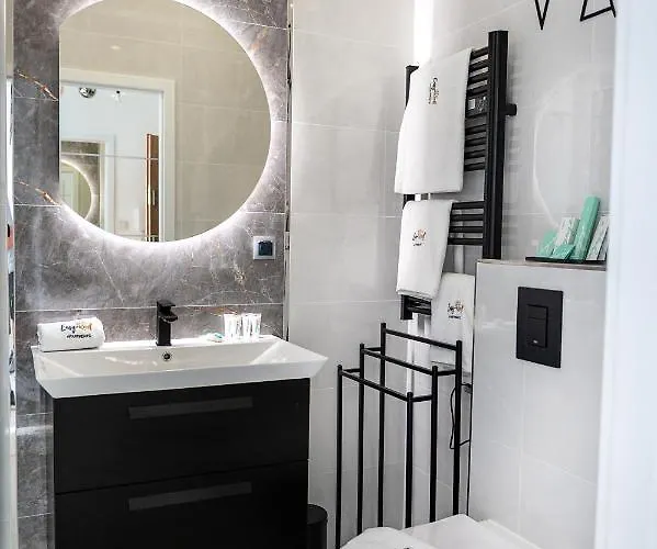 Elegant - Easy - Rent アパート *